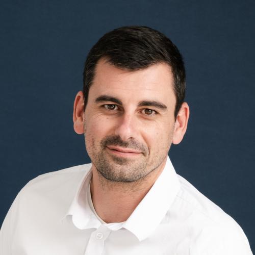 Bastien P. - Gestionnaire administratif