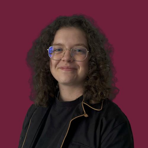 Elise M. - Community Manager - Communication & Marketing Digital