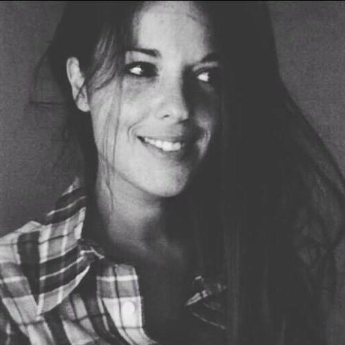 Mélanie R. - GRAPHIC DESIGNER & ILLUSTRATRICE