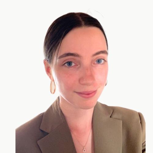 Clara C. - Social Media Manager