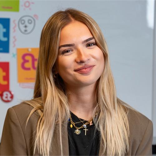 Eva M. - Professionnelle du marketing et de la communication