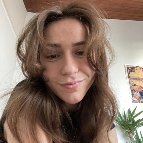 Chloé S. - Graphic Designer