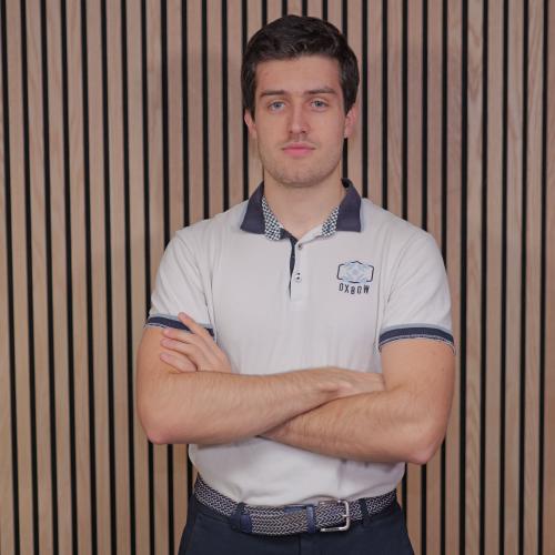 Julien C. - Consultant en intelligence économique