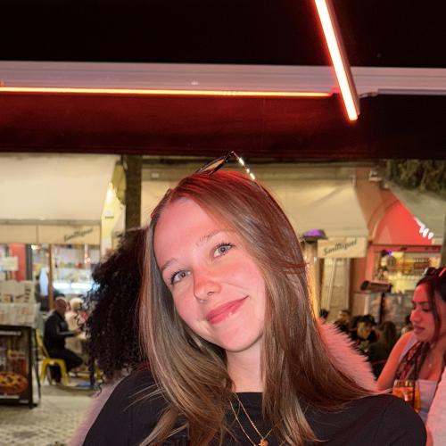 Lindsay T. - Marketing, Community & Social Media Manager