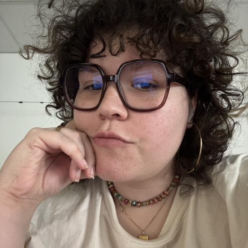 Léonie P. - Directrice Artistique en design graphique et Illustratrice