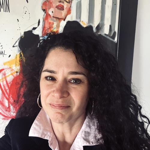 Sandie B. - Responsable com' & évènementiel - Création graphique