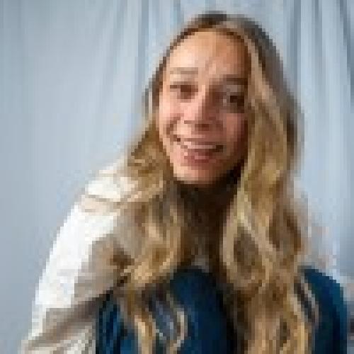 Jeanne P. - Brand Designer, graphiste et photographe