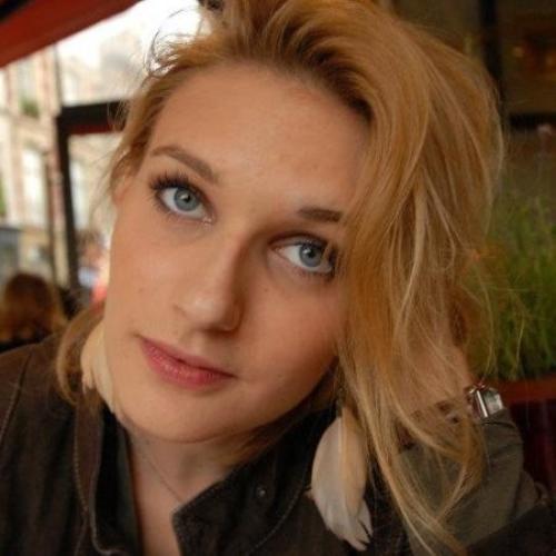 Laura T. - Directrice Artistique, graphiste et photographe