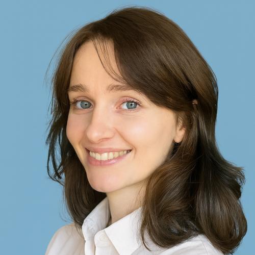 Elena M. - Data Analyst