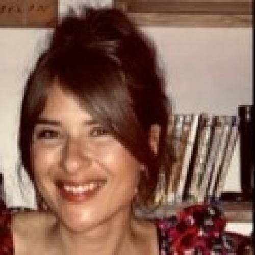 Lucia T. - Chargée de Logistique / Cheffe de Projet