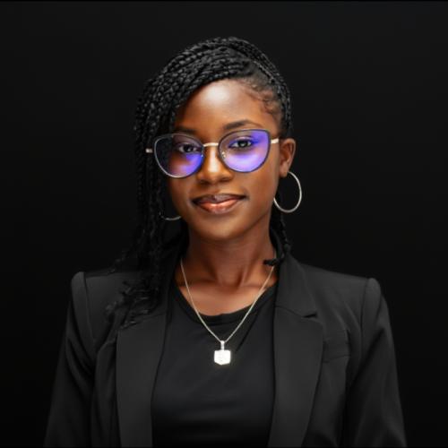 Leslyne K. - Graphic Designer & Visual Storyteller