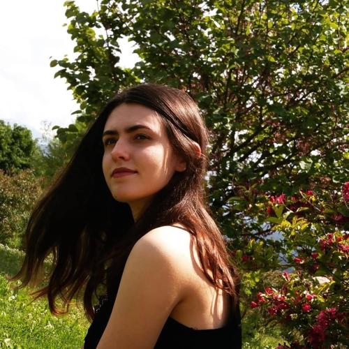 Anaïs A. - Chargée de communication, graphiste et rédactrice web