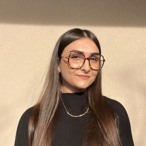 Carla L. - Chargé de communication