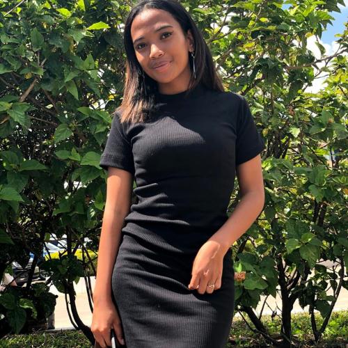 Hillary A. - Chargée Clientele