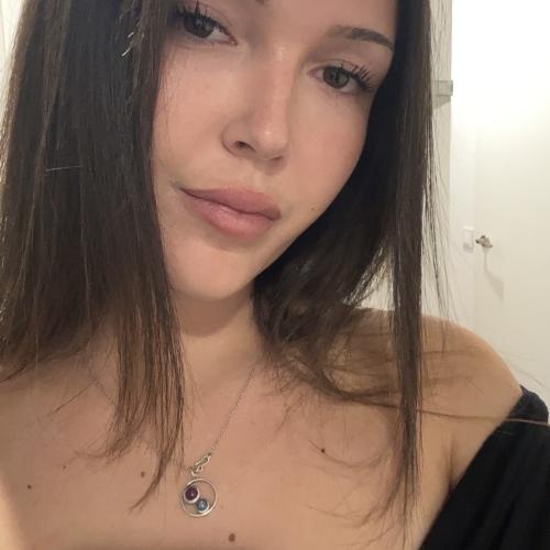 Anna F. - Community Manager