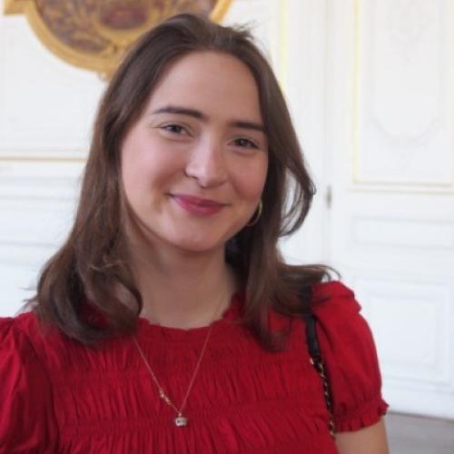 Grace R. - Marketing Professionelle et Visual Merchandiser