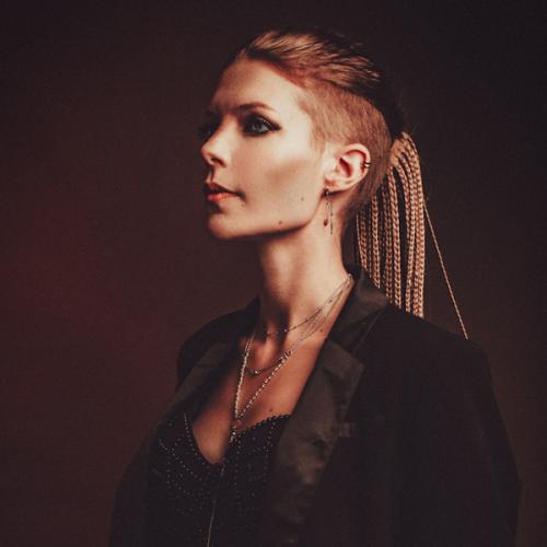 Elodie B. - Graphiste logo, identité visuelle, textile et illustration