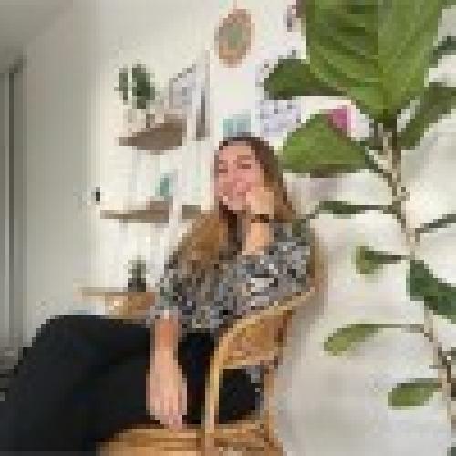 Mathilde B. - Community manager artiste illustratrice