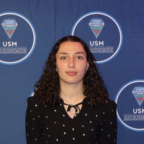 Elina D. - Community Manager