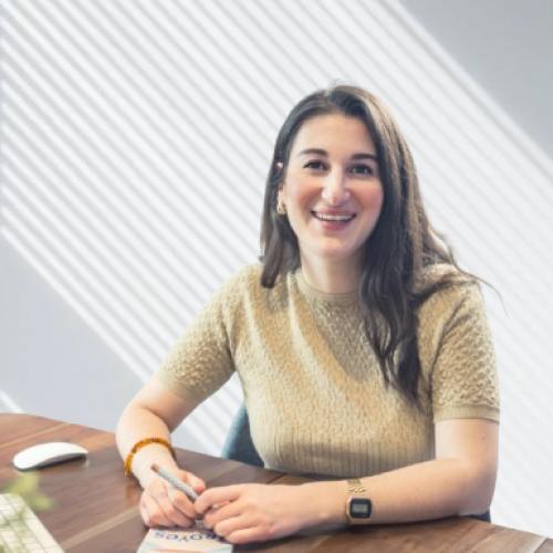 Chloé B. - Community Manager