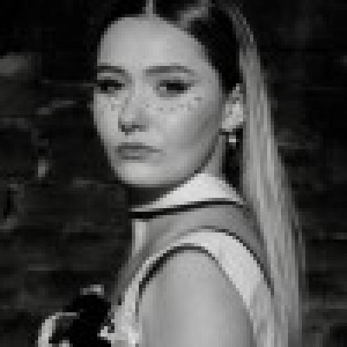 Louise L. - Styliste et communication globale