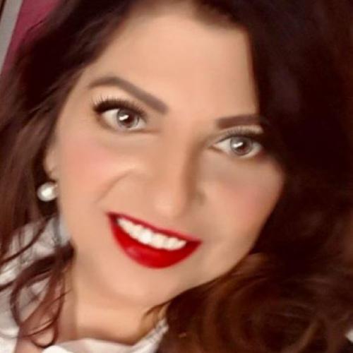 Névine R. - Chef de projet digital marketing