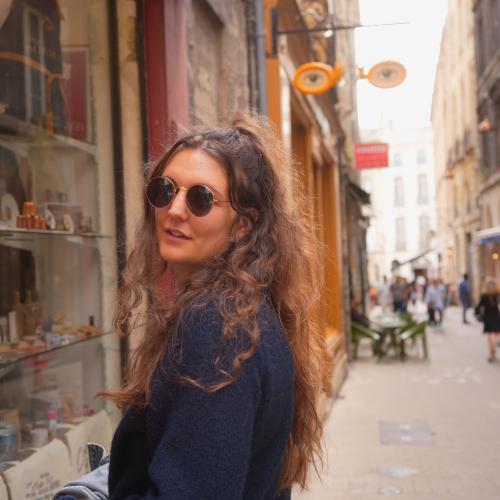 Jade R. - Social Media Manager & Stratégie de contenu