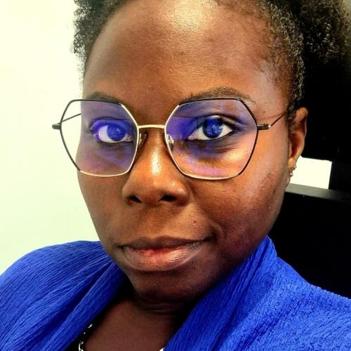 Lindsay C. - Consultante financière et administrative