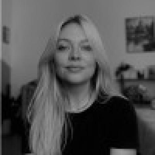 Marie J. - Directrice artistique // Graphiste // Illustratrice