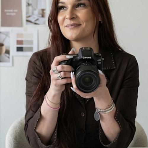 Elise B. - Social Media Manager