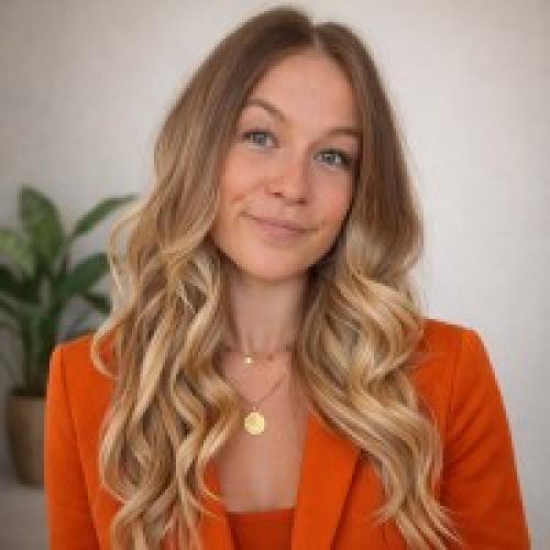 Camille P. - Social Media Manager