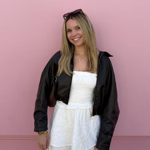 Alyson R. - Community Manager