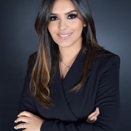 Yasmina A. - Business & Communication Consultant