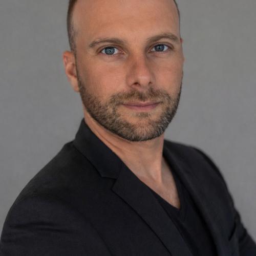 Damien M. - Construction Manager