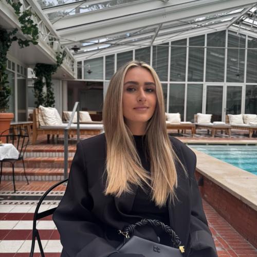 Lolita B. - Community Manager - Social Media Manager