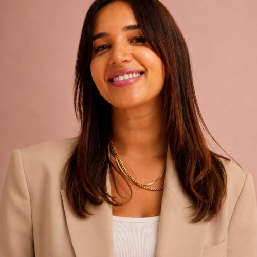 Amel A. - Community Manager