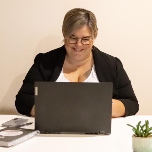 Laura I. - Assistante administrative - Gestionnaire de flotte véhicule