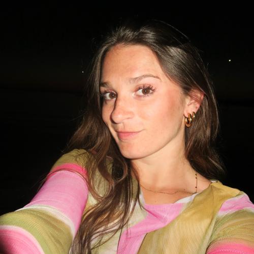 Elsa D. - Community manager