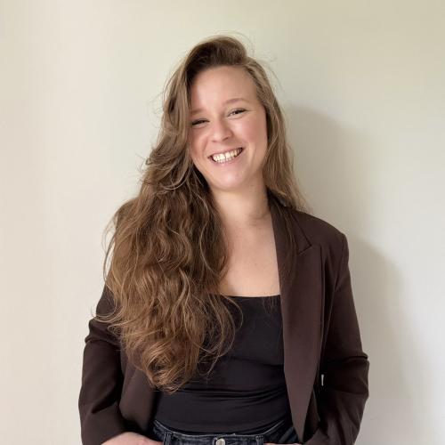 Lesly B. - Community manager et Modératrice