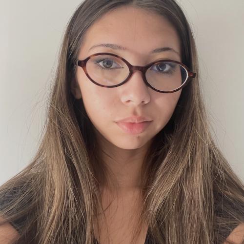 Mary-lou H. - Graphiste — Directrice Artistique & Community Manager