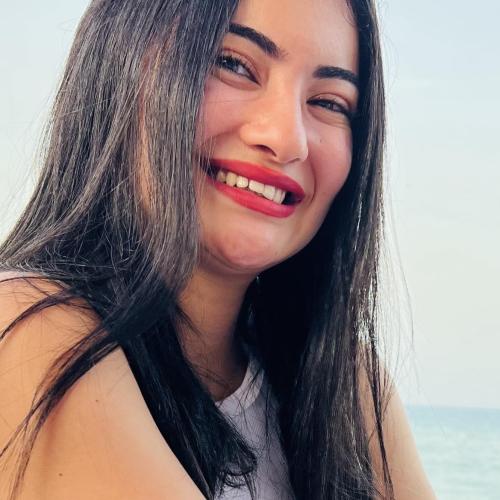 Nour C. - Chargée de clientèle