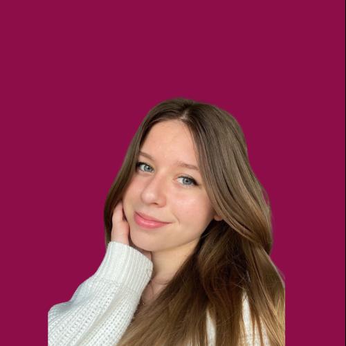 Chloé M. - Social Media & Community Manager
