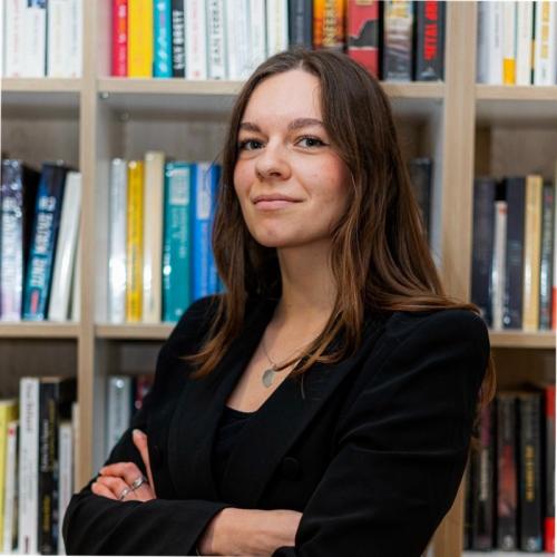 Alice A. - Community manager & créatrice de contenu