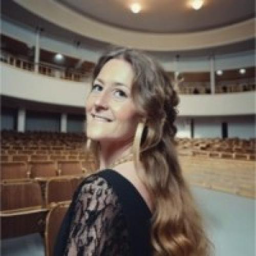 Lucy G. - Formatrice en communication & art oratoire | Voix & présence