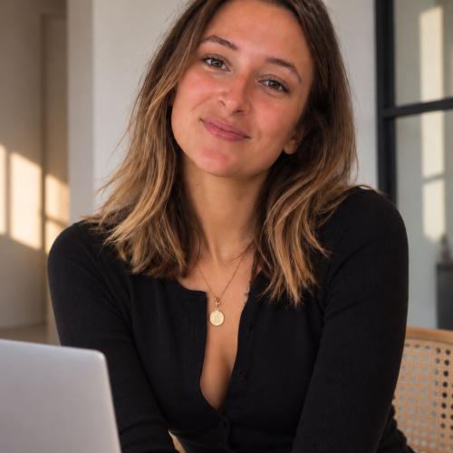 Elisa C. - Community manager & création de contenu