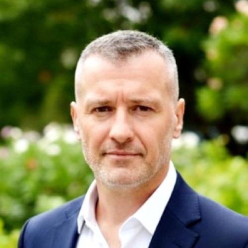 Sylvain C. - Consultant en stratégie, communication et outils IA